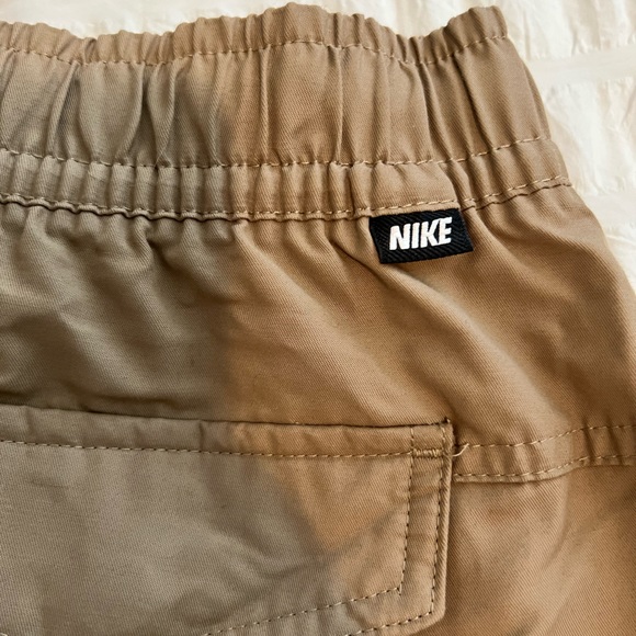 Tan Nike men’s drawstring cargo windbreaker pants - Picture 4 of 6